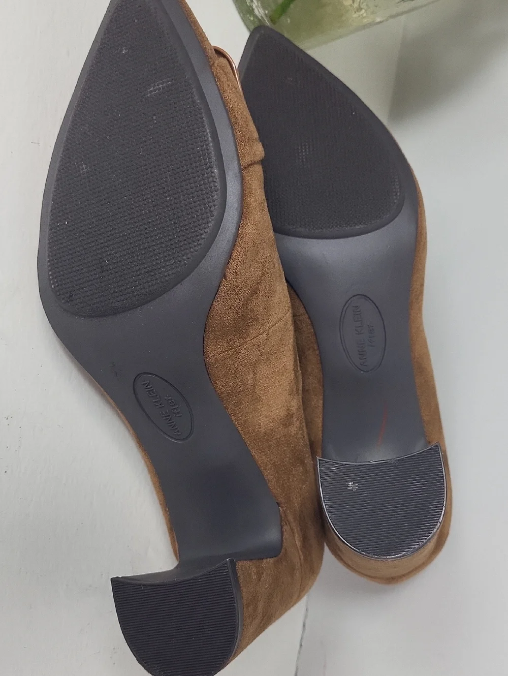 Anne Klein Bentley Tan Brown Suede Pointed Toe Buckle Pumps. Size 6 - Picture 9 of 11